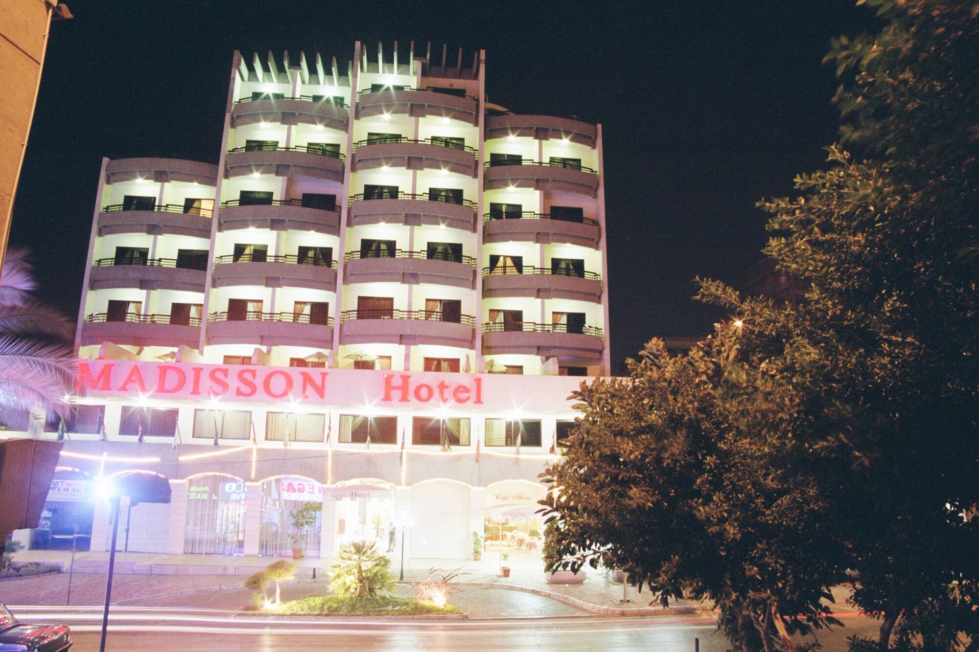 Madisson Hotel Jounieh Exteriör bild